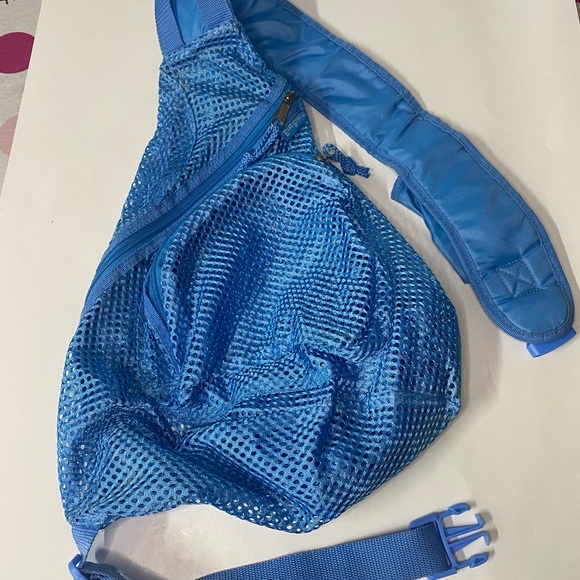 * EastSport Blue Mesh Sling Backpack with separate shoe/ sport bag  security bag - Picture 5 of 11